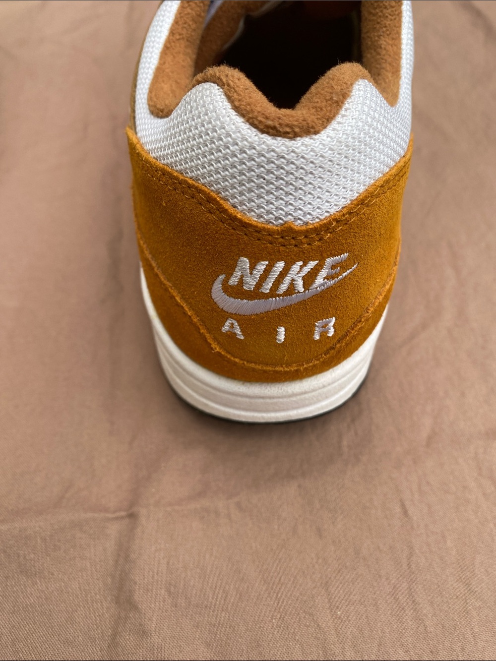 Nike Air Max 1 Premium Retro “Curry” White and Mustard Suede Mesh Trainer - Picture 14 of 16